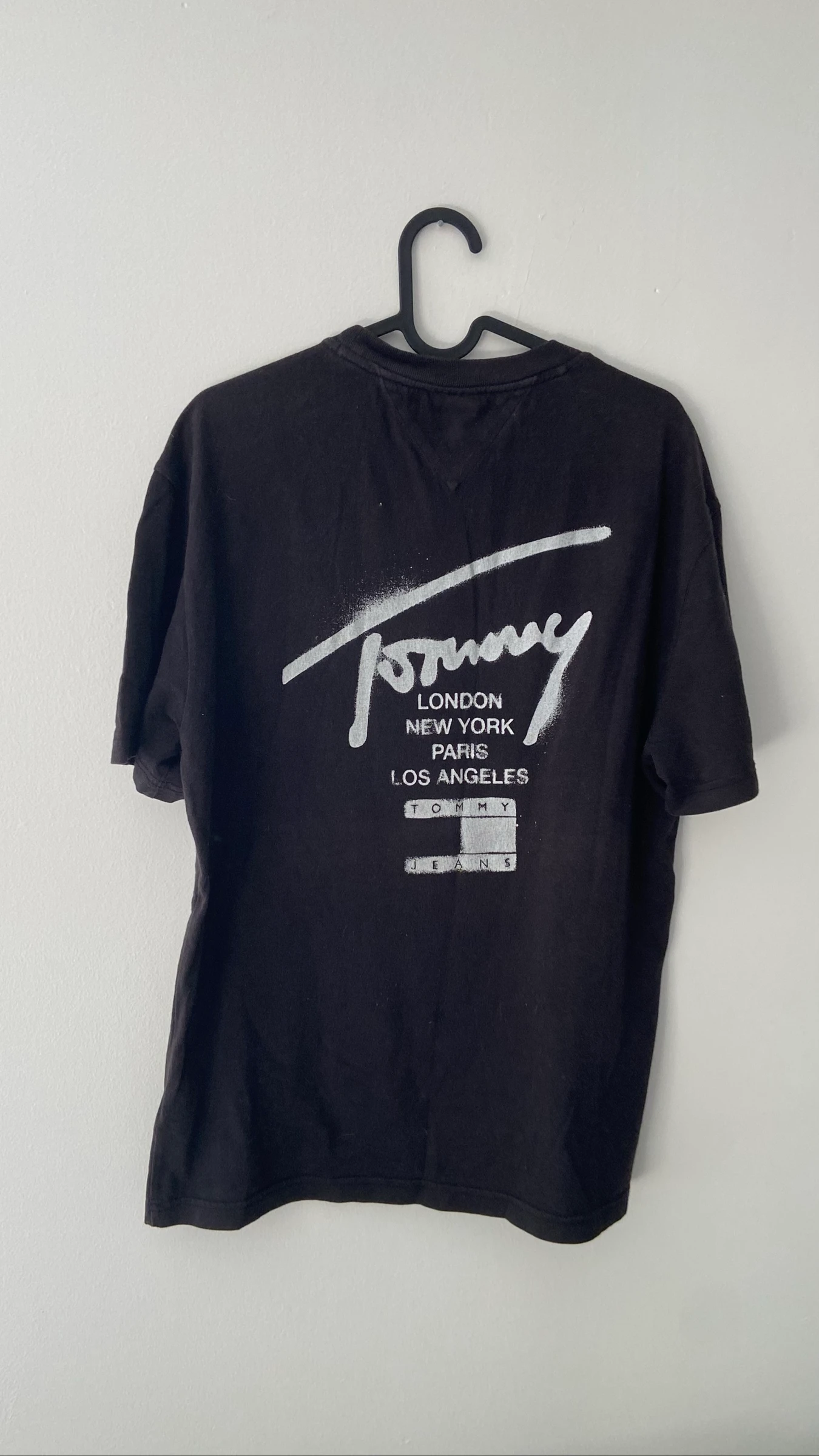 T-shirt Tommy Jean Preto Estado perfeito – photo 4